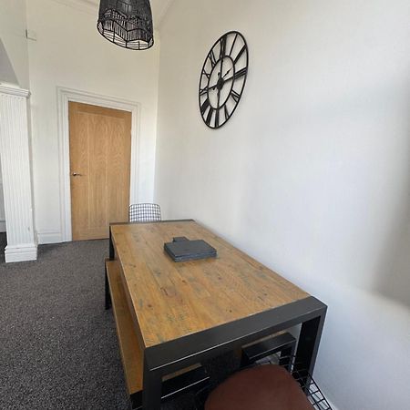 Spacious Victorian Birkdale Apartment With Garden 사우스포트 외부 사진