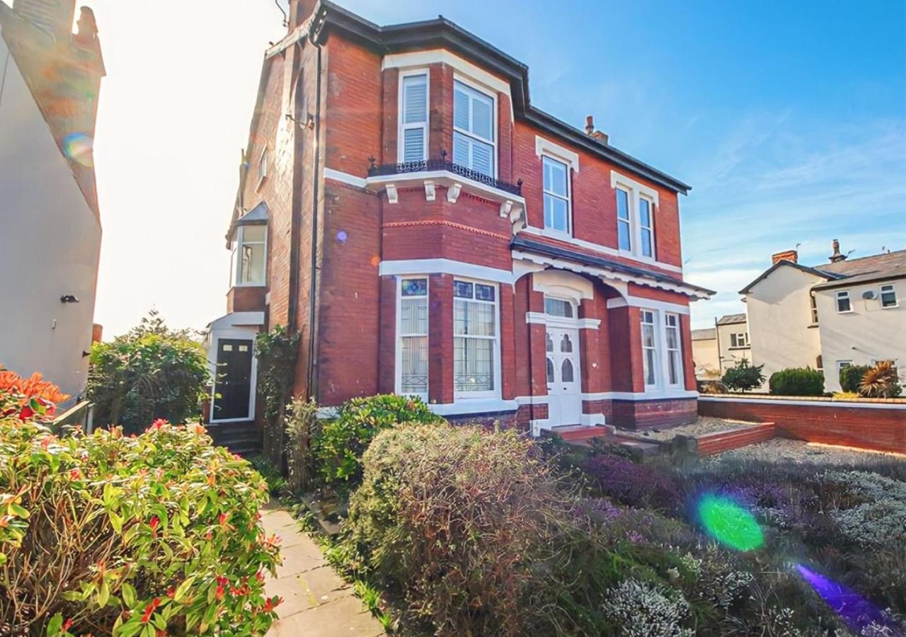 Spacious Victorian Birkdale Apartment With Garden 사우스포트 외부 사진