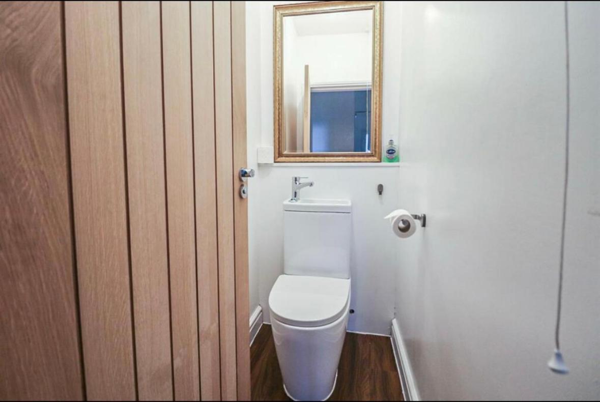 Spacious Victorian Birkdale Apartment With Garden 사우스포트 외부 사진