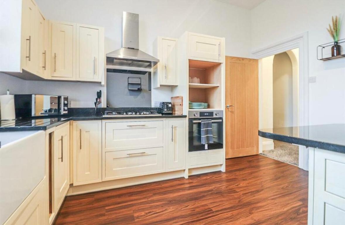 Spacious Victorian Birkdale Apartment With Garden 사우스포트 외부 사진
