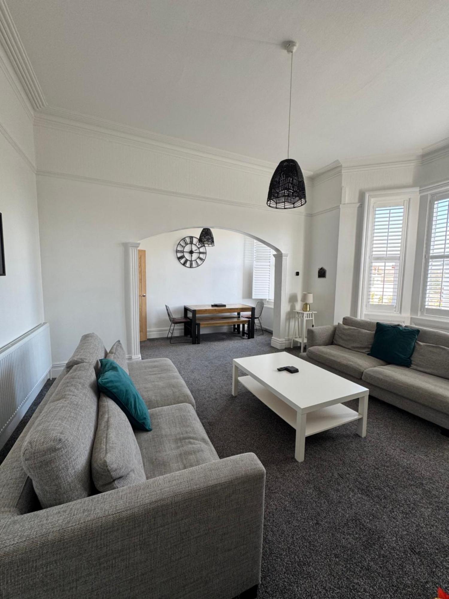 Spacious Victorian Birkdale Apartment With Garden 사우스포트 외부 사진